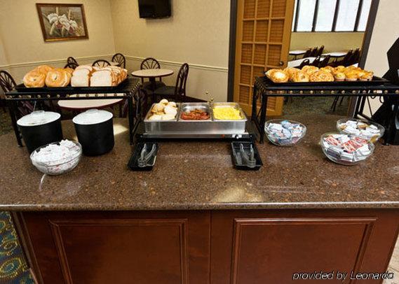 Quality Inn Tupelo Restaurant photo