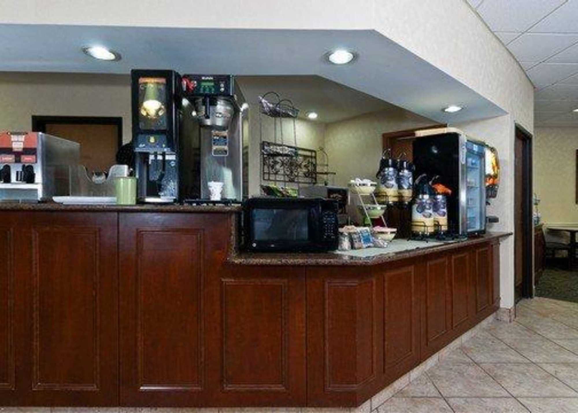 Quality Inn Tupelo Restaurant photo