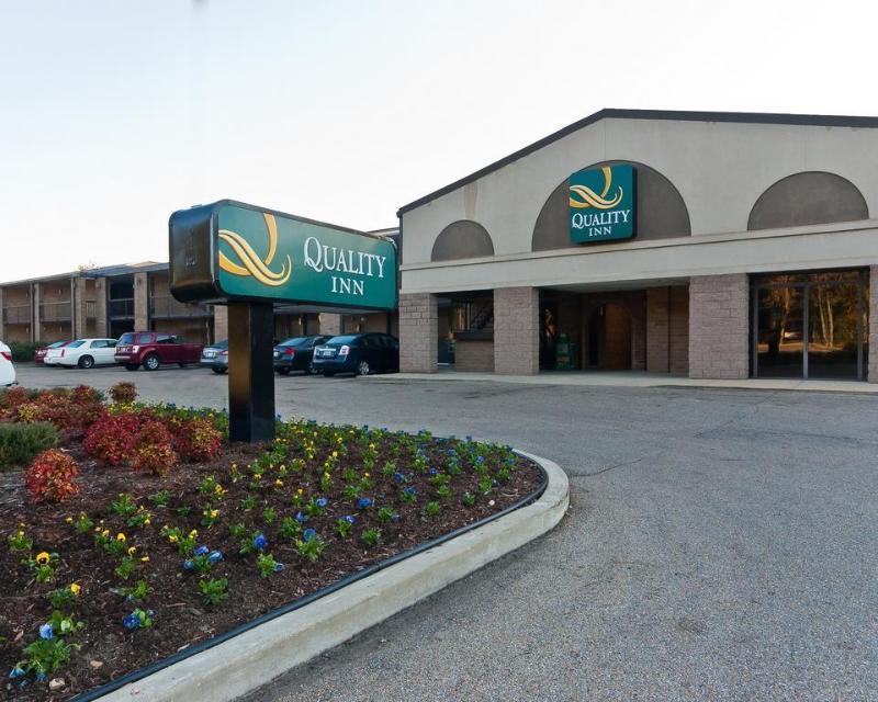 Quality Inn Tupelo Extérieur photo