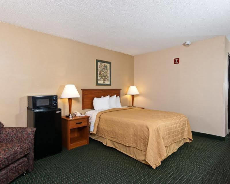 Quality Inn Tupelo Extérieur photo